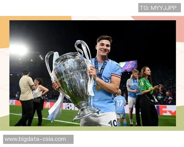 世界顶尖足球球星的传奇之路：从崛起到统治全球足坛的荣耀时刻