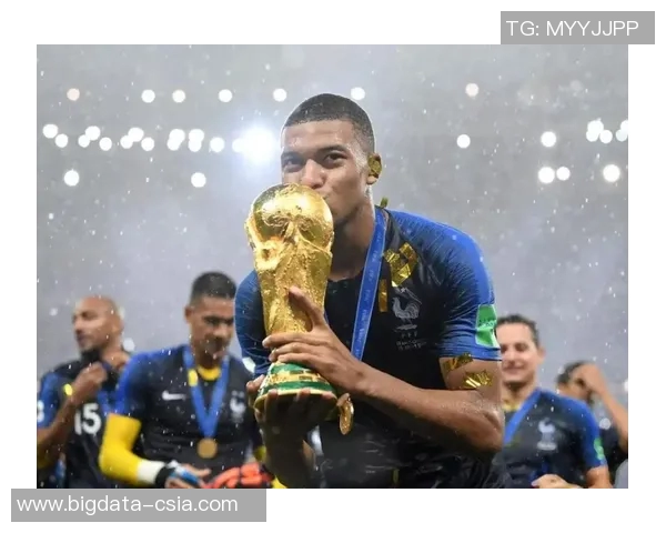 足球天才姆巴佩是谁 他代表的国家与个人成就介绍