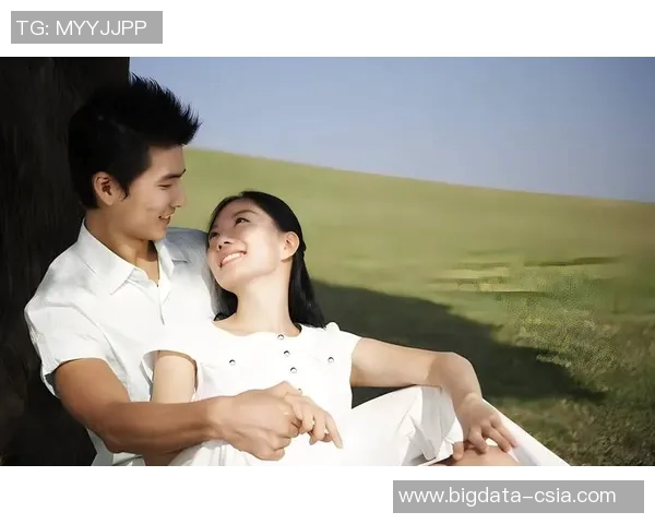 足球明星的甜蜜爱情故事揭秘 从球场到生活的完美伴侣关系 足球明星的甜蜜爱情故事揭秘 从球场到生活的完美伴侣关系